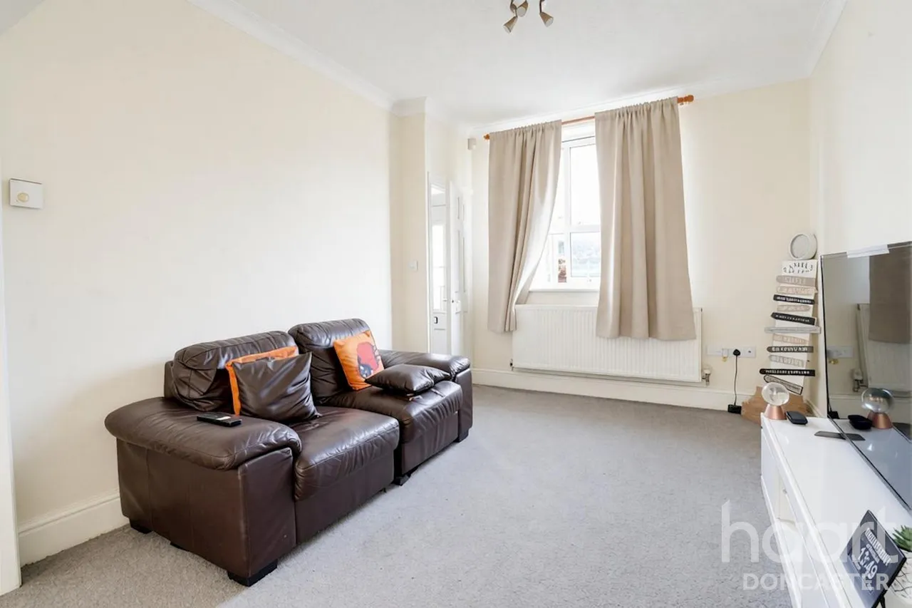 Queens Crescent, Edlington, DN12, photo 2