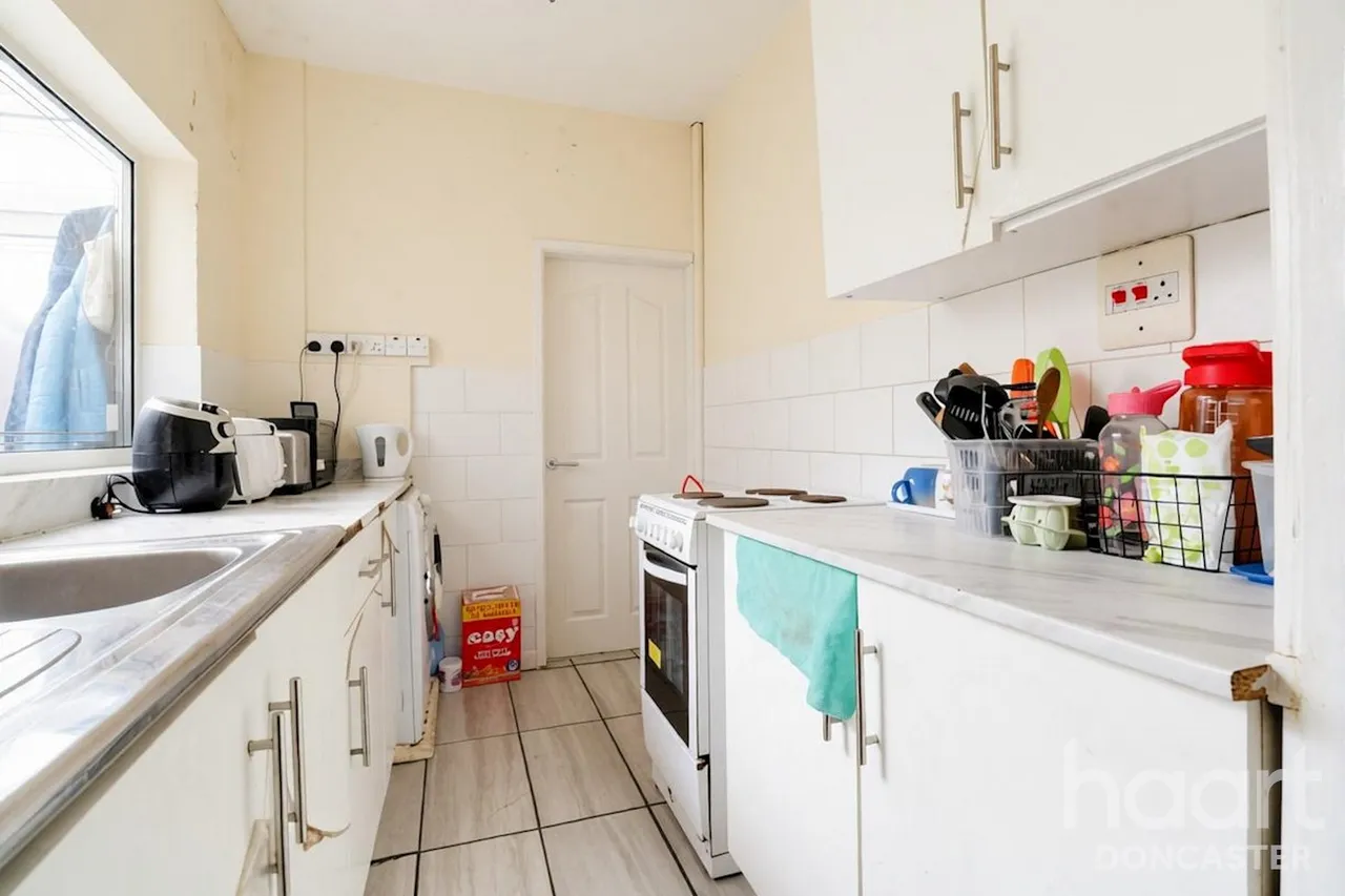 Queens Crescent, Edlington, DN12, photo 4