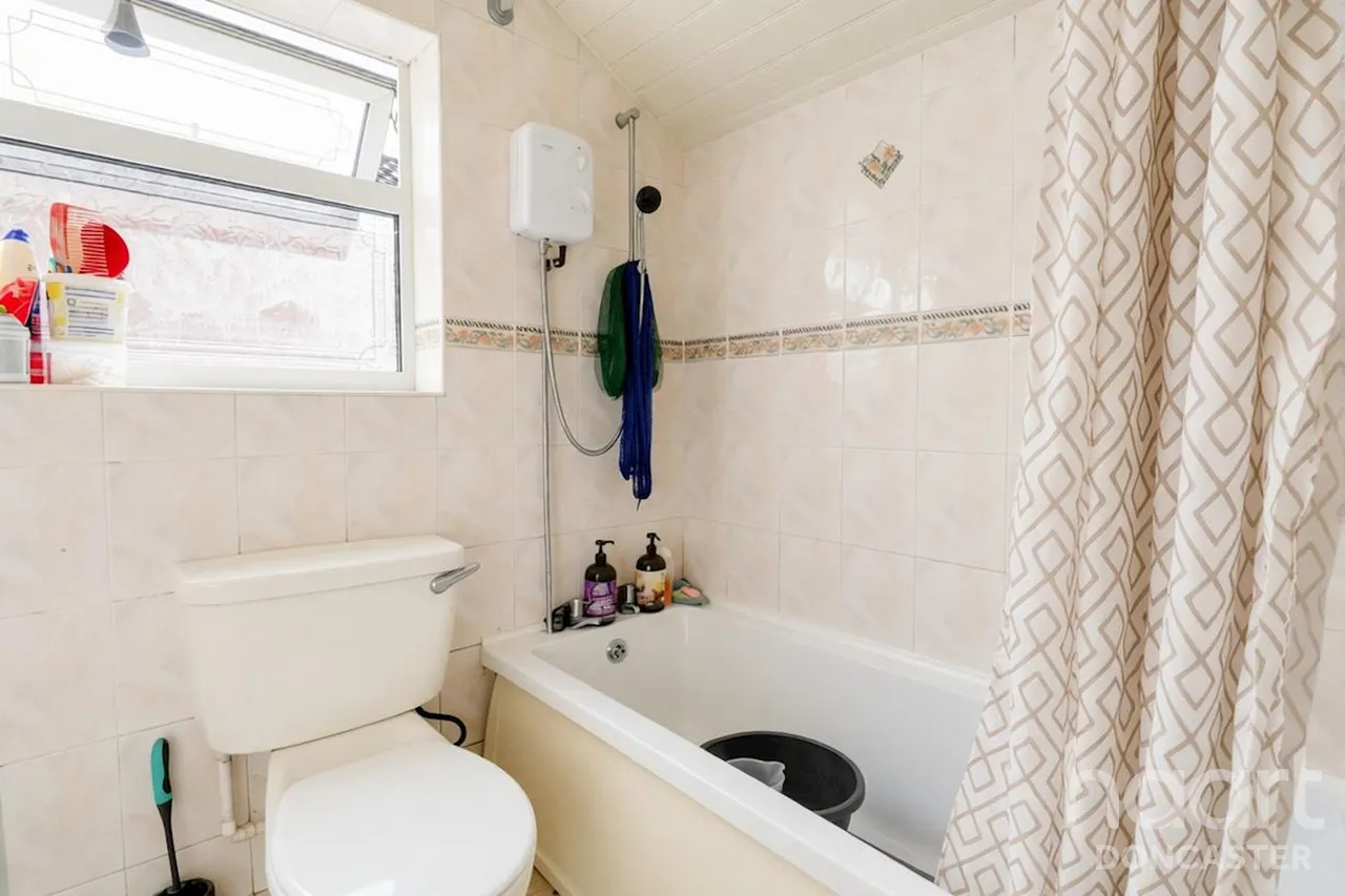 Queens Crescent, Edlington, DN12, photo 8