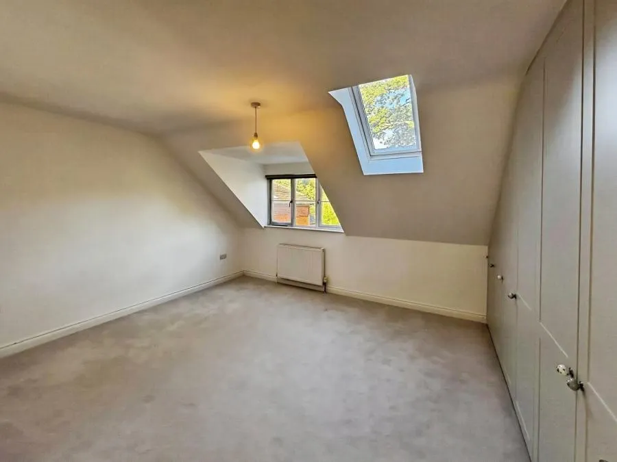 Alexander Close, Finchampstead, RG40, photo 10