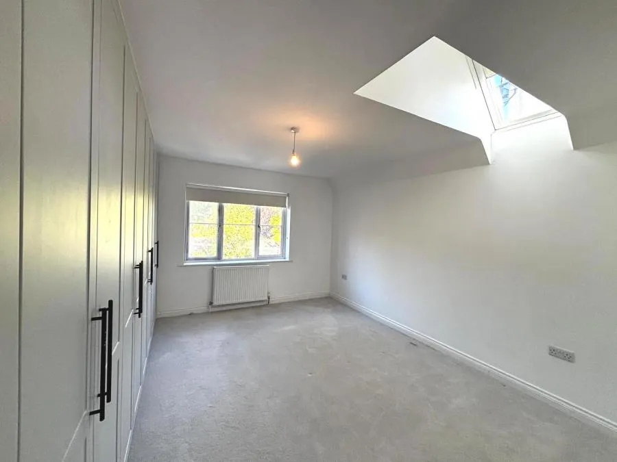 Alexander Close, Finchampstead, RG40, photo 12