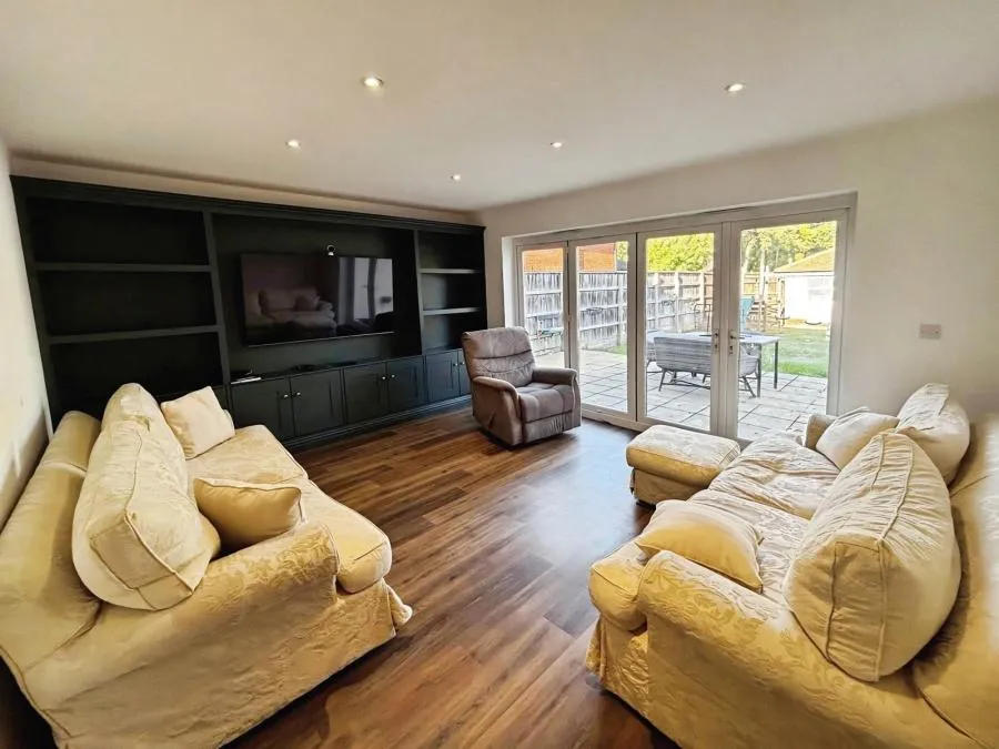 Alexander Close, Finchampstead, RG40, photo 6