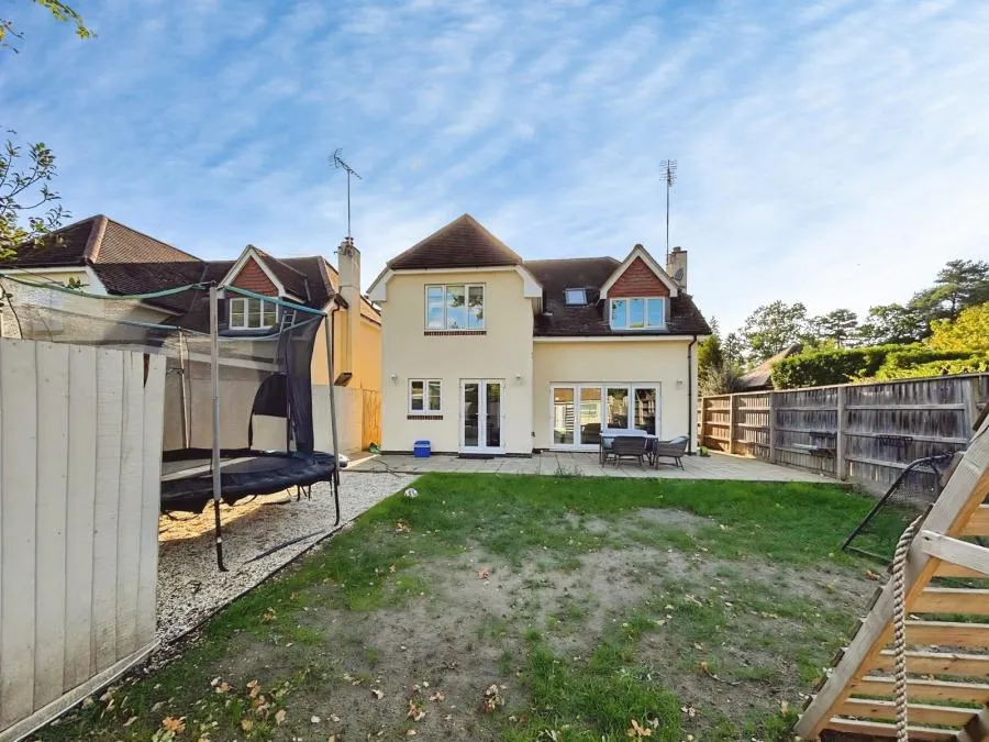 Alexander Close, Finchampstead, RG40, photo 9