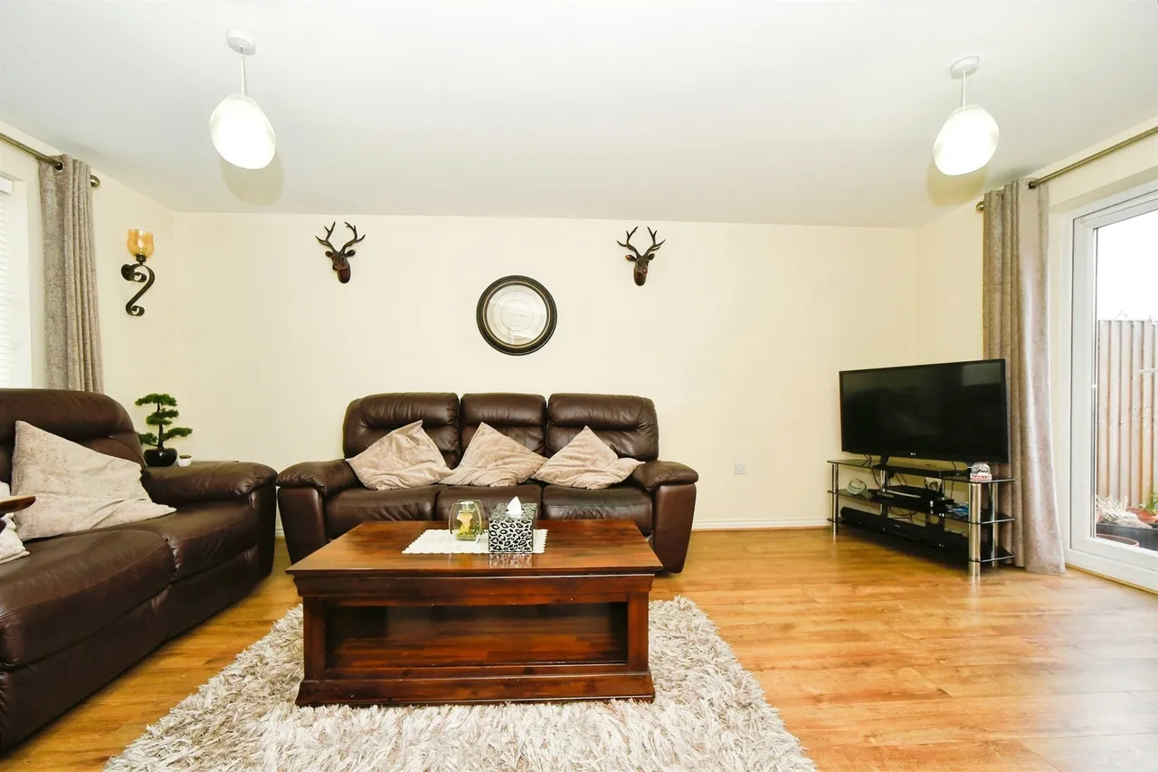 Endeavour Road, Swindon, photo 5