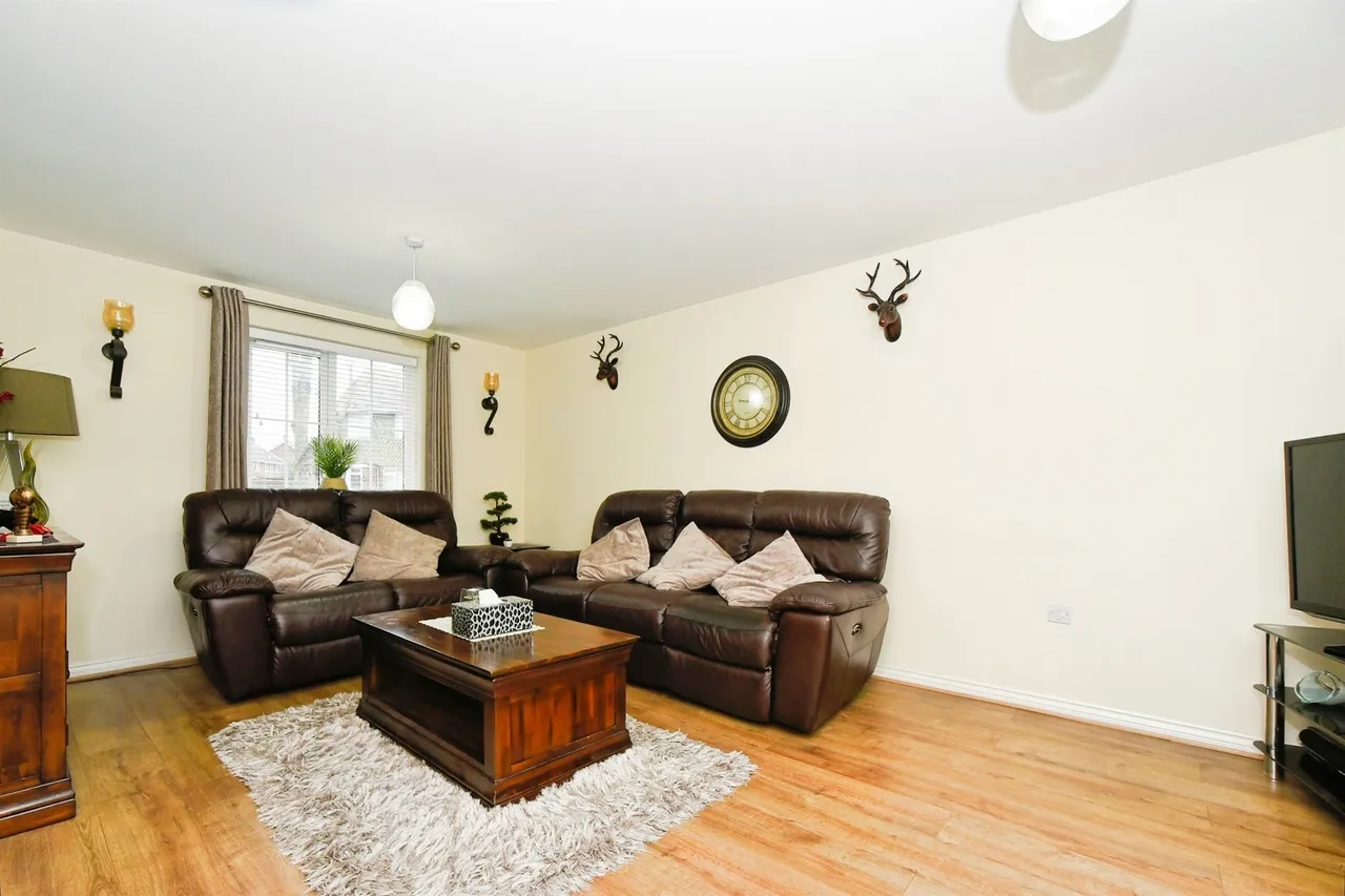 Endeavour Road, Swindon, photo 6