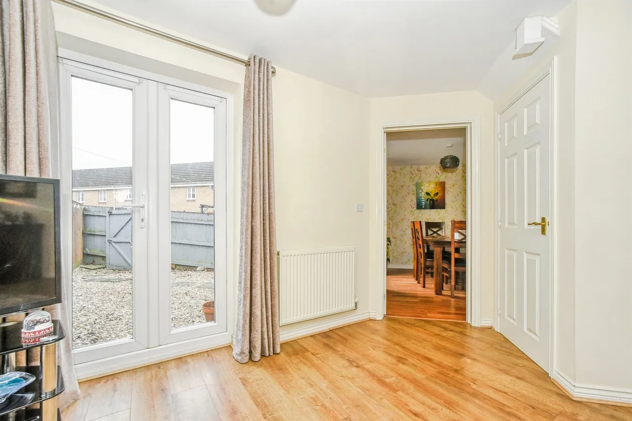 Endeavour Road, Swindon, photo 4