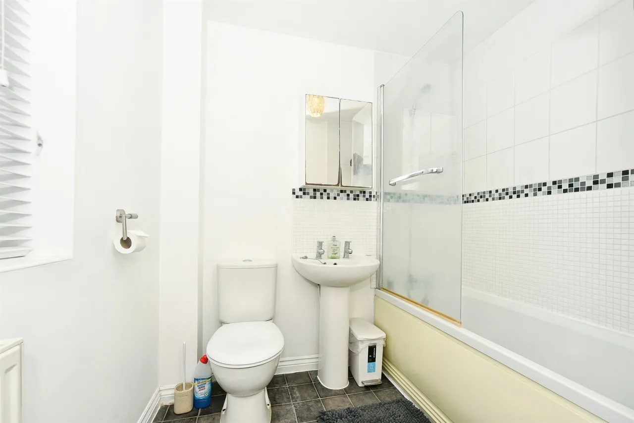 Endeavour Road, Swindon, photo 8