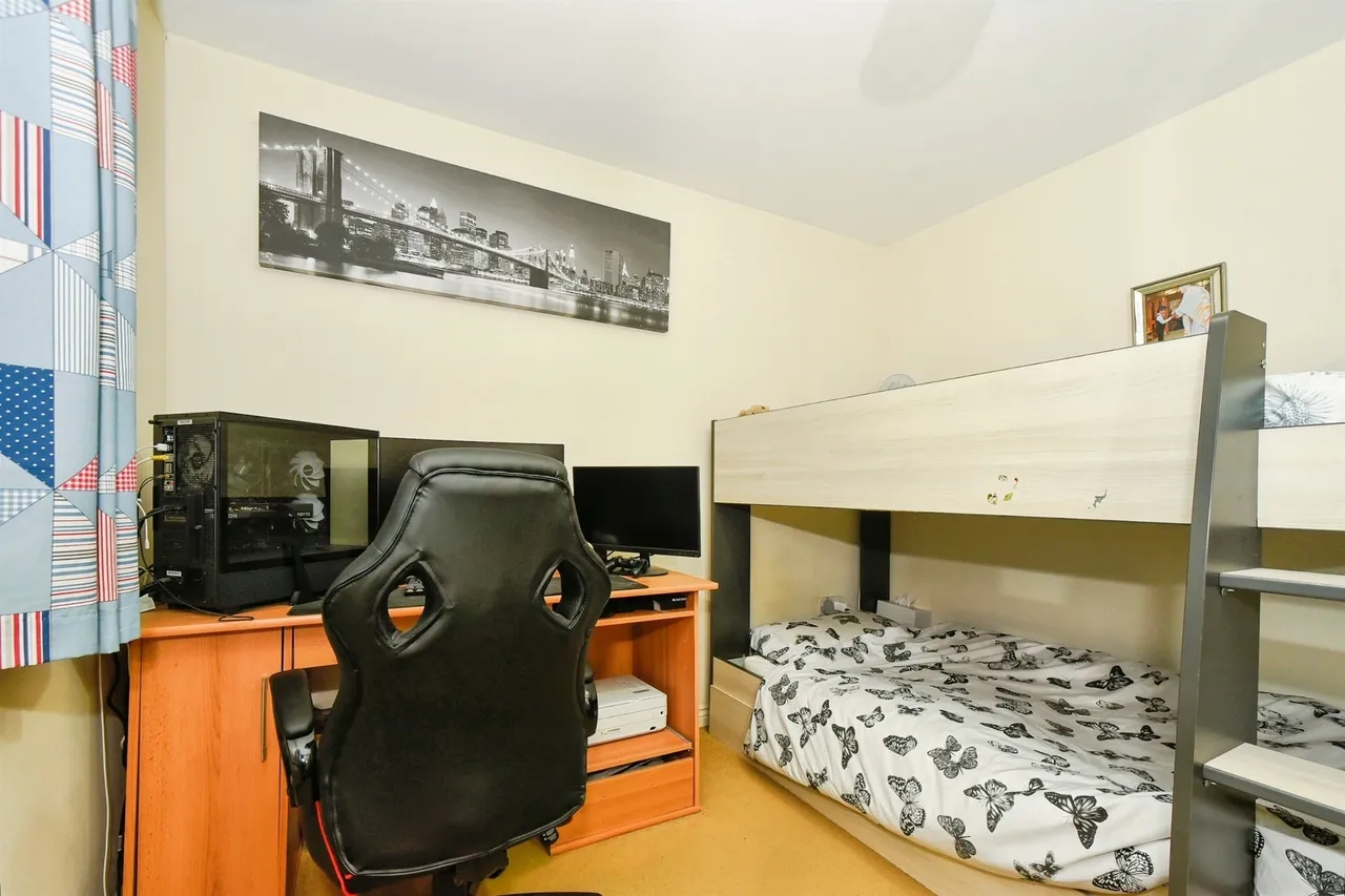 Endeavour Road, Swindon, photo 12