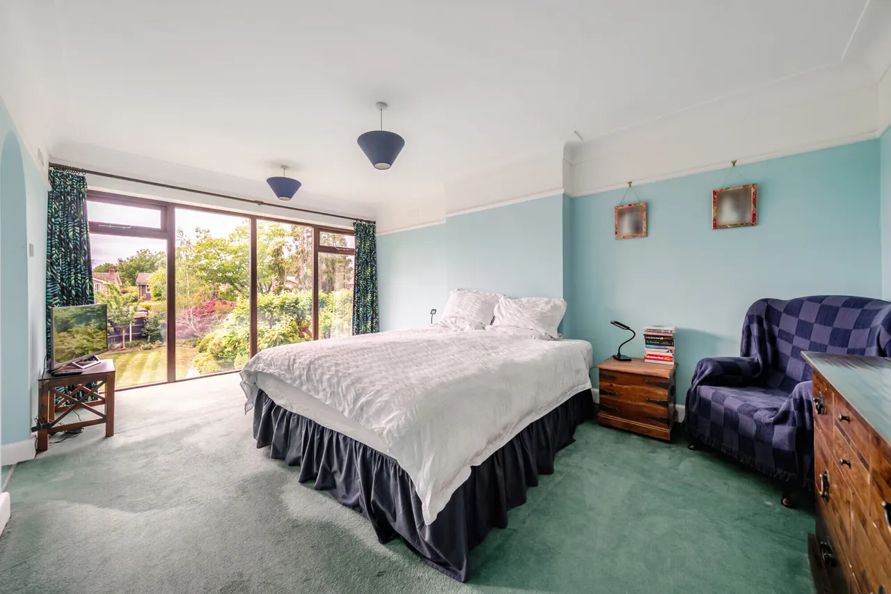 Ember Lane, Esher, KT10, photo 10