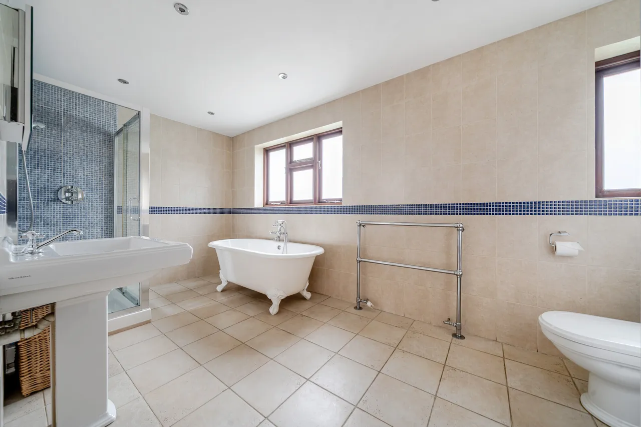 Ember Lane, Esher, KT10, photo 11