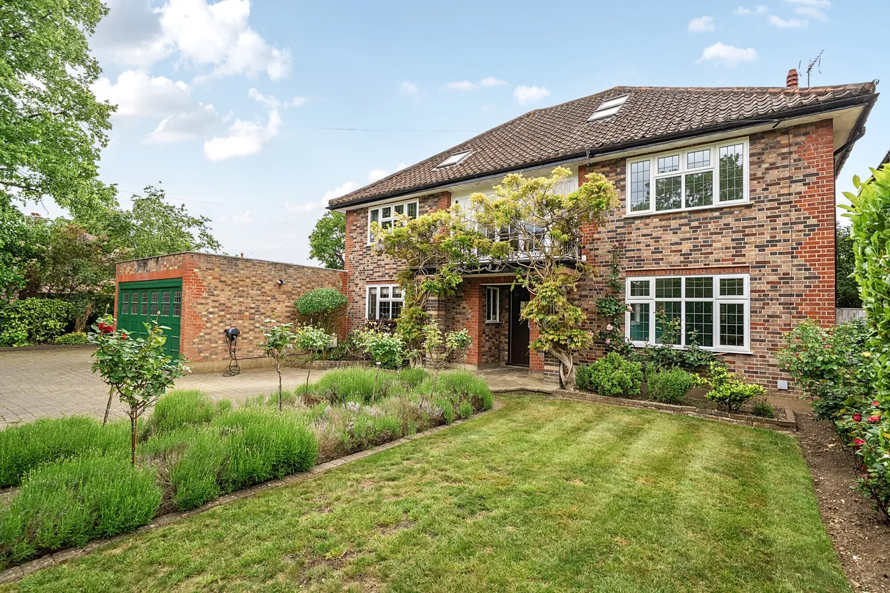 6 bed house for sale — Ember Lane, Esher, KT10