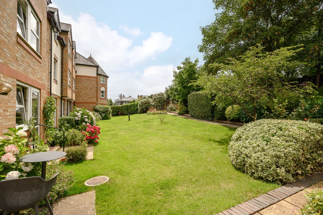 1 bed flat for sale, Queens Road, London, SW19