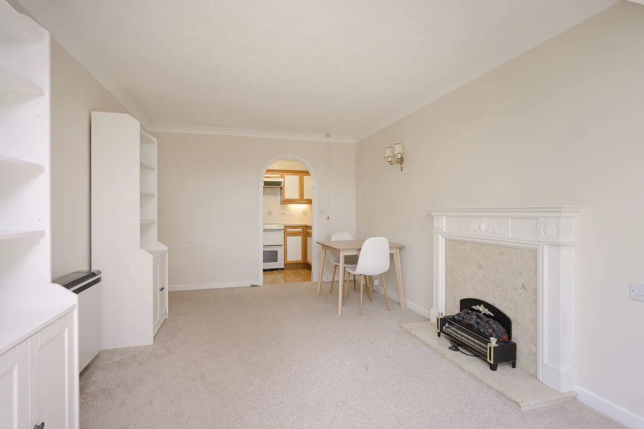 Queens Road, London, SW19, photo 6