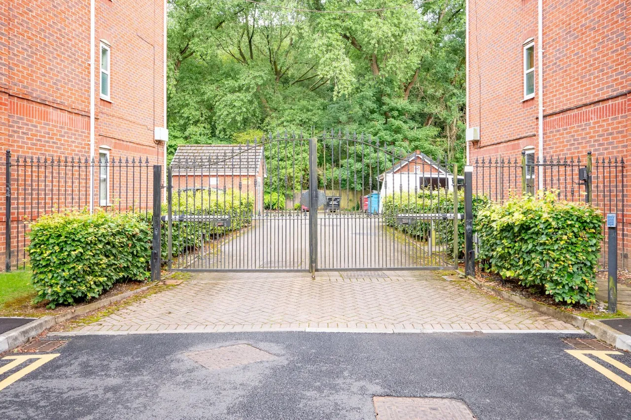 Roch Bank, Blackley, M9, photo 7