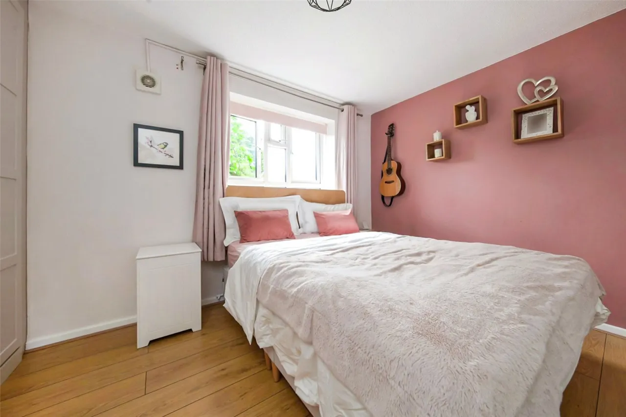 Gap Road, London, photo 5