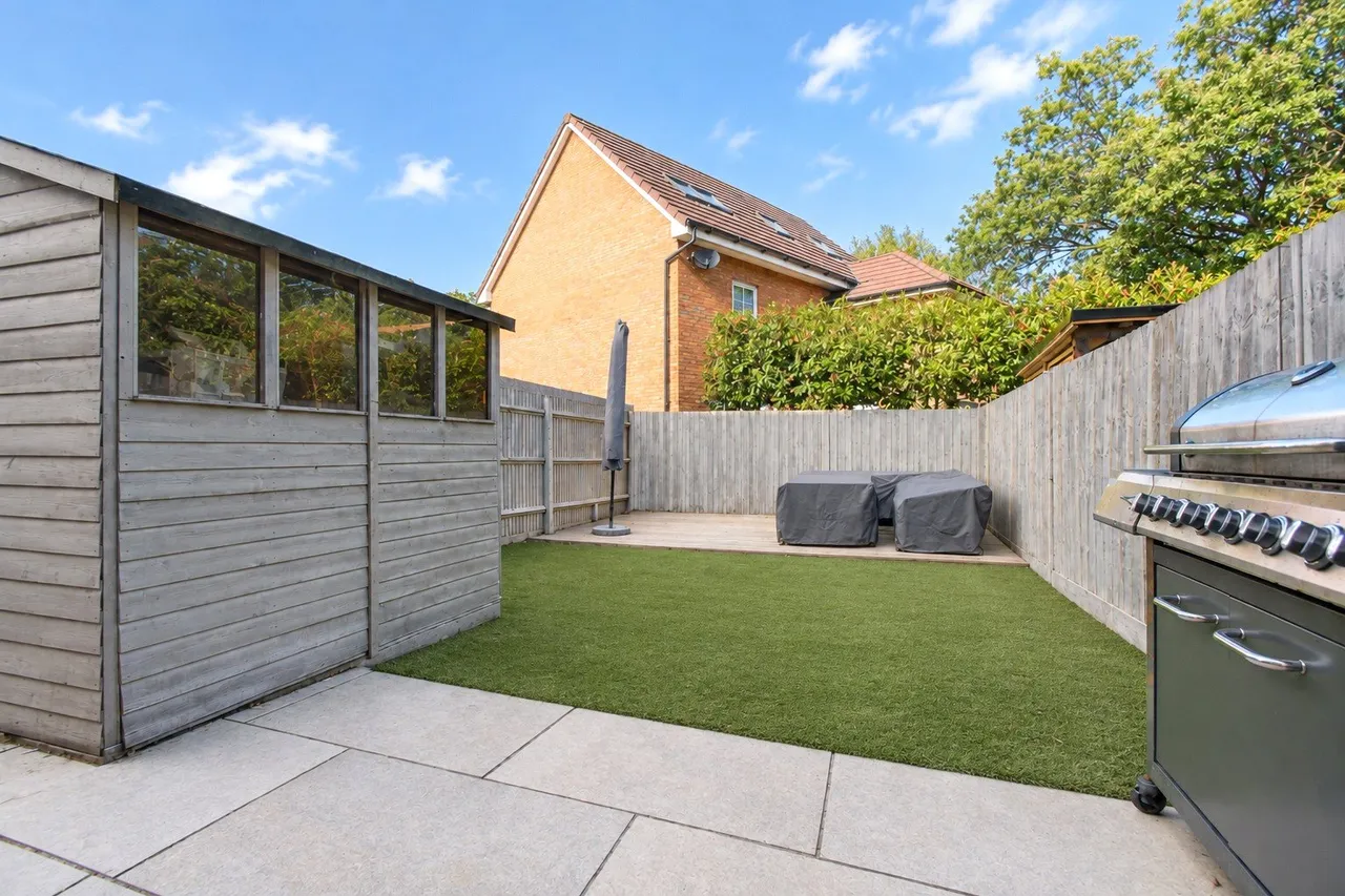 Barton Row, Hook, RG27, photo 6