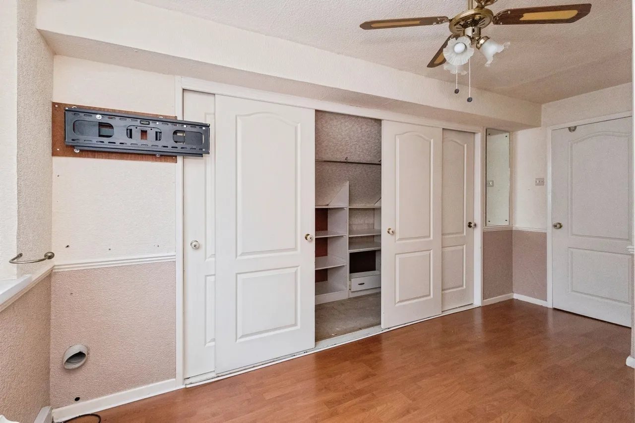 Everest Road, Hyde, SK14, photo 13