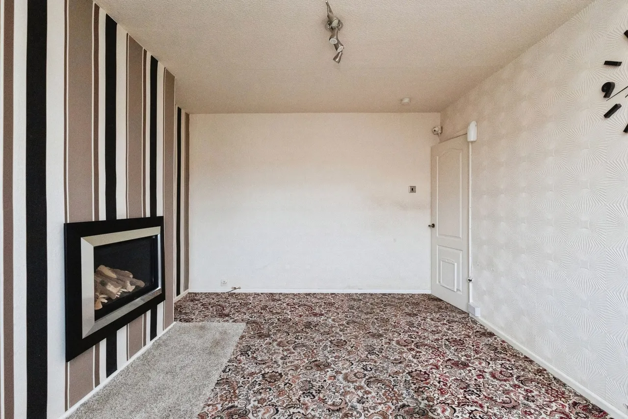Everest Road, Hyde, SK14, photo 20