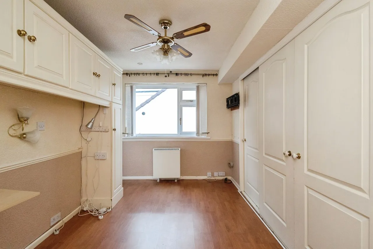 Everest Road, Hyde, SK14, photo 15