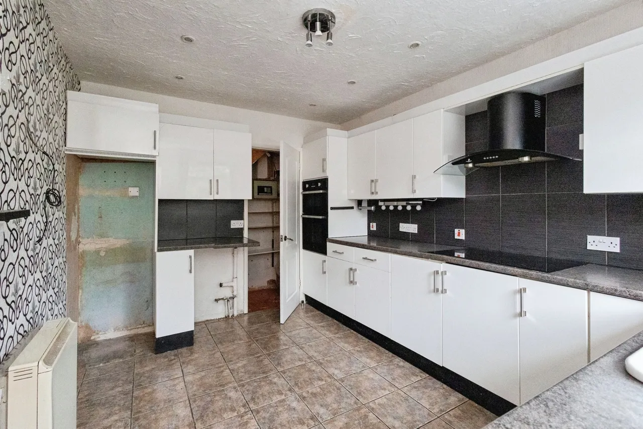 Everest Road, Hyde, SK14, photo 29