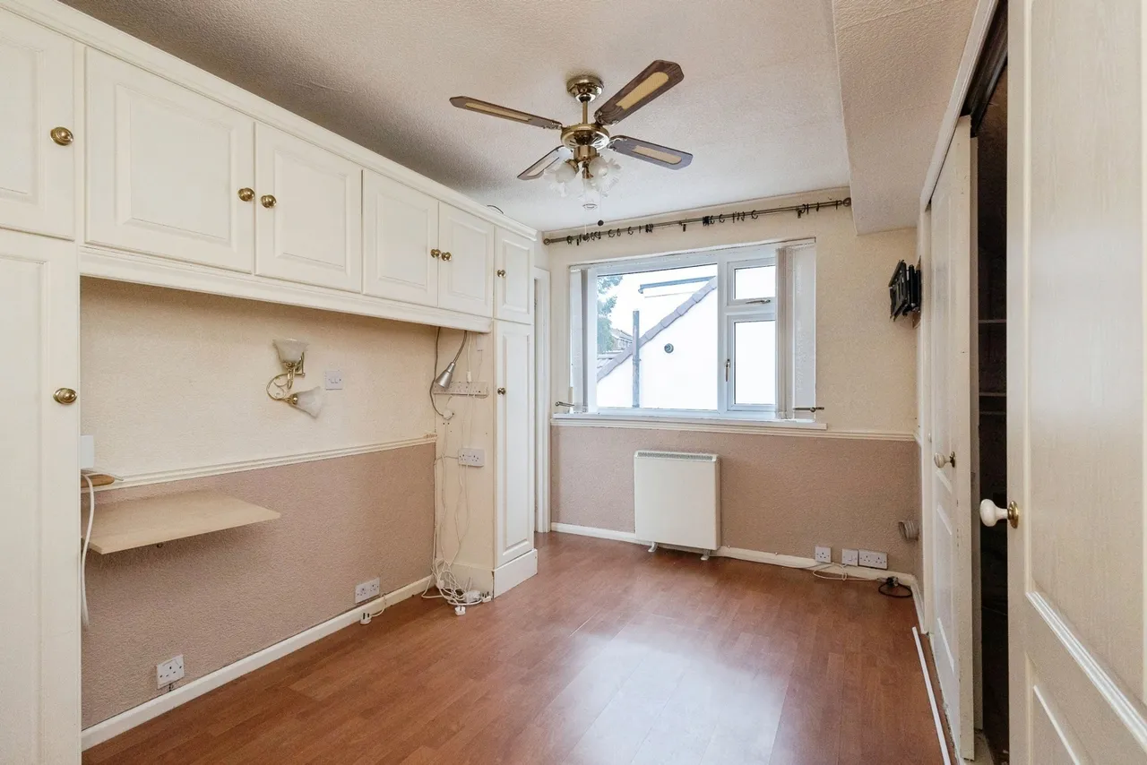 Everest Road, Hyde, SK14, photo 11