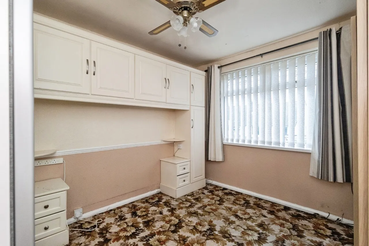 Everest Road, Hyde, SK14, photo 21