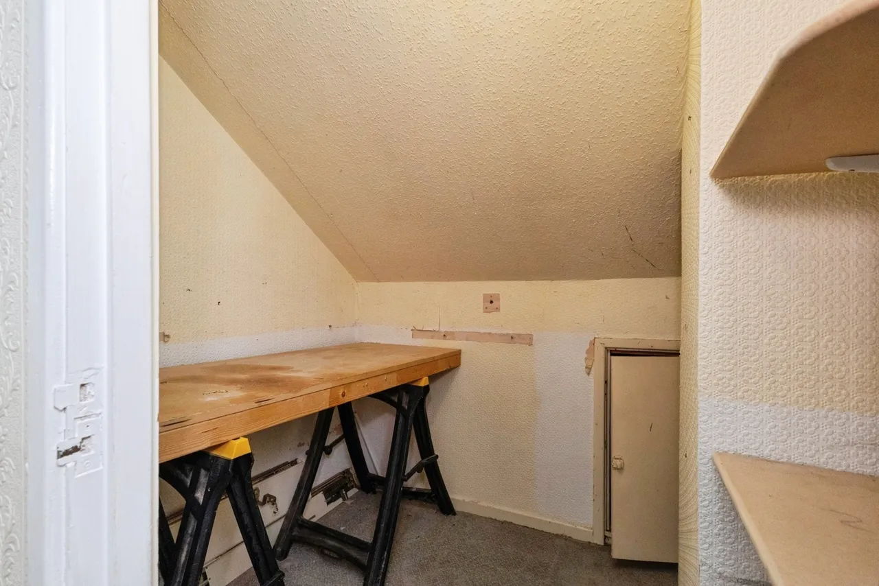 Everest Road, Hyde, SK14, photo 10