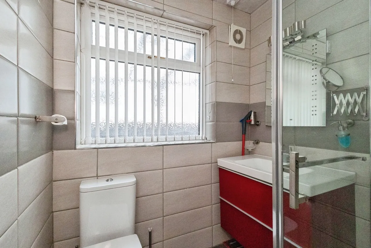 Everest Road, Hyde, SK14, photo 24