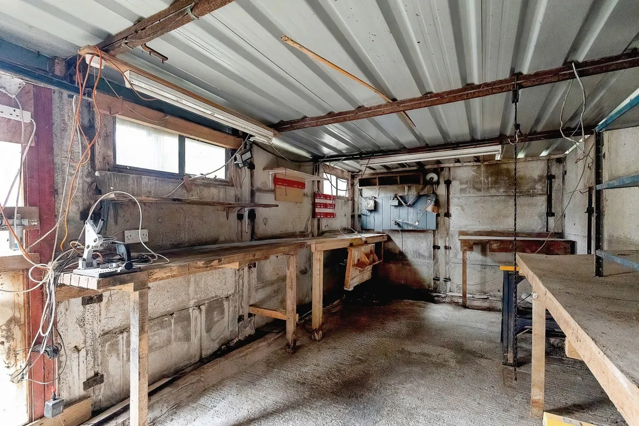 Everest Road, Hyde, SK14, photo 32