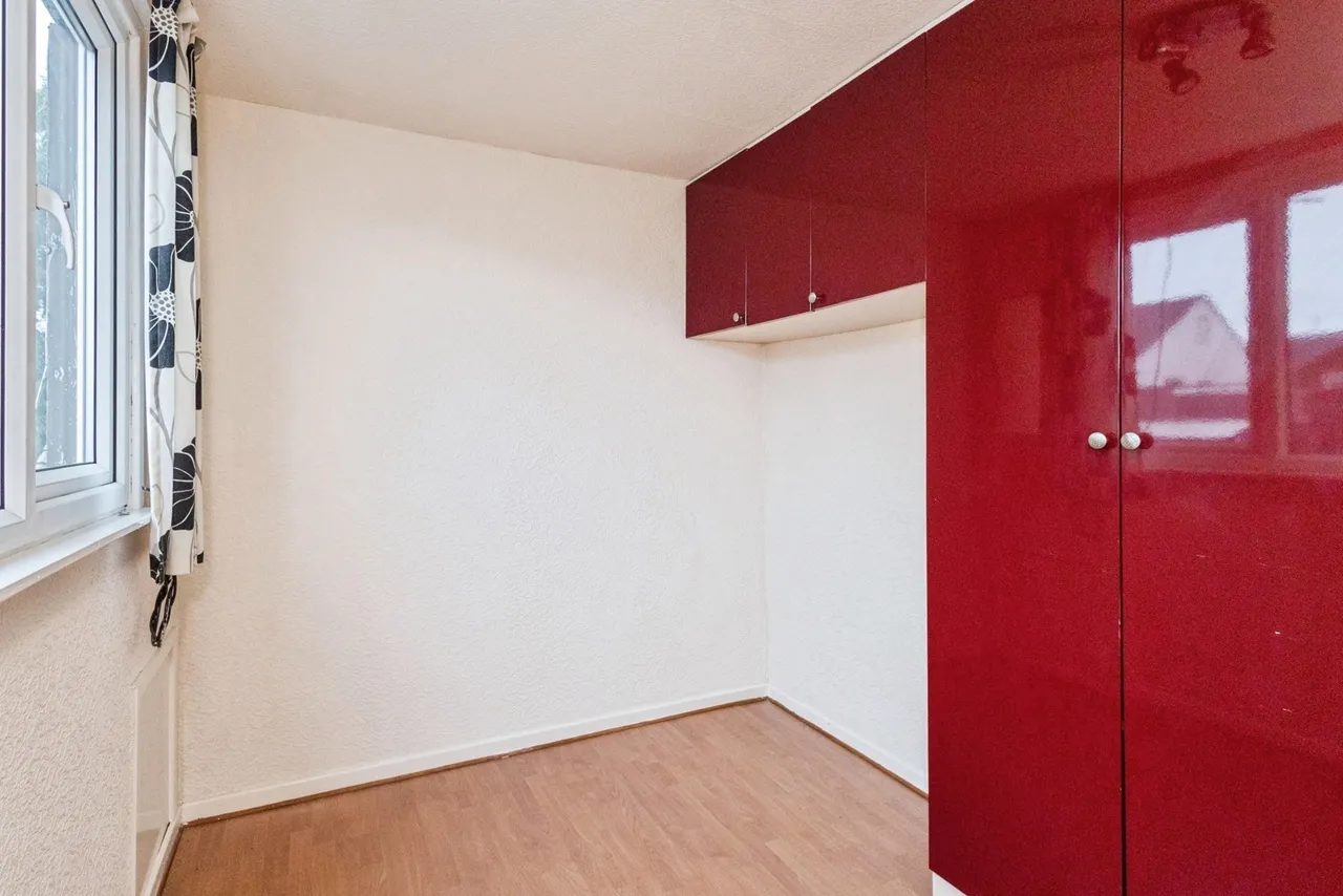 Everest Road, Hyde, SK14, photo 8