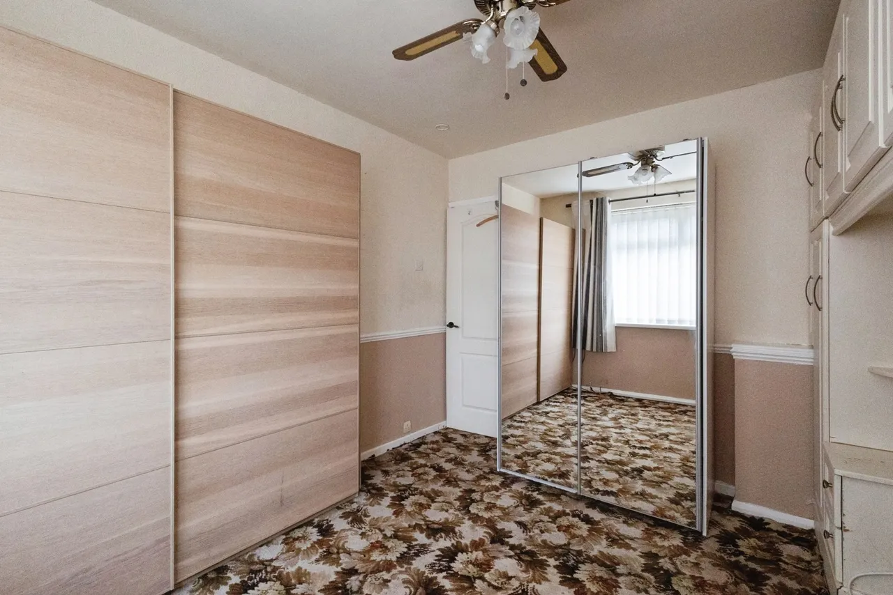 Everest Road, Hyde, SK14, photo 22
