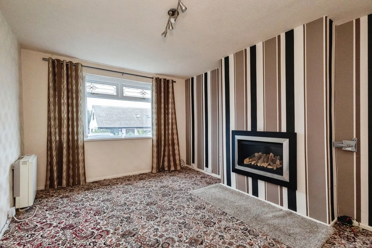 Everest Road, Hyde, SK14, photo 19