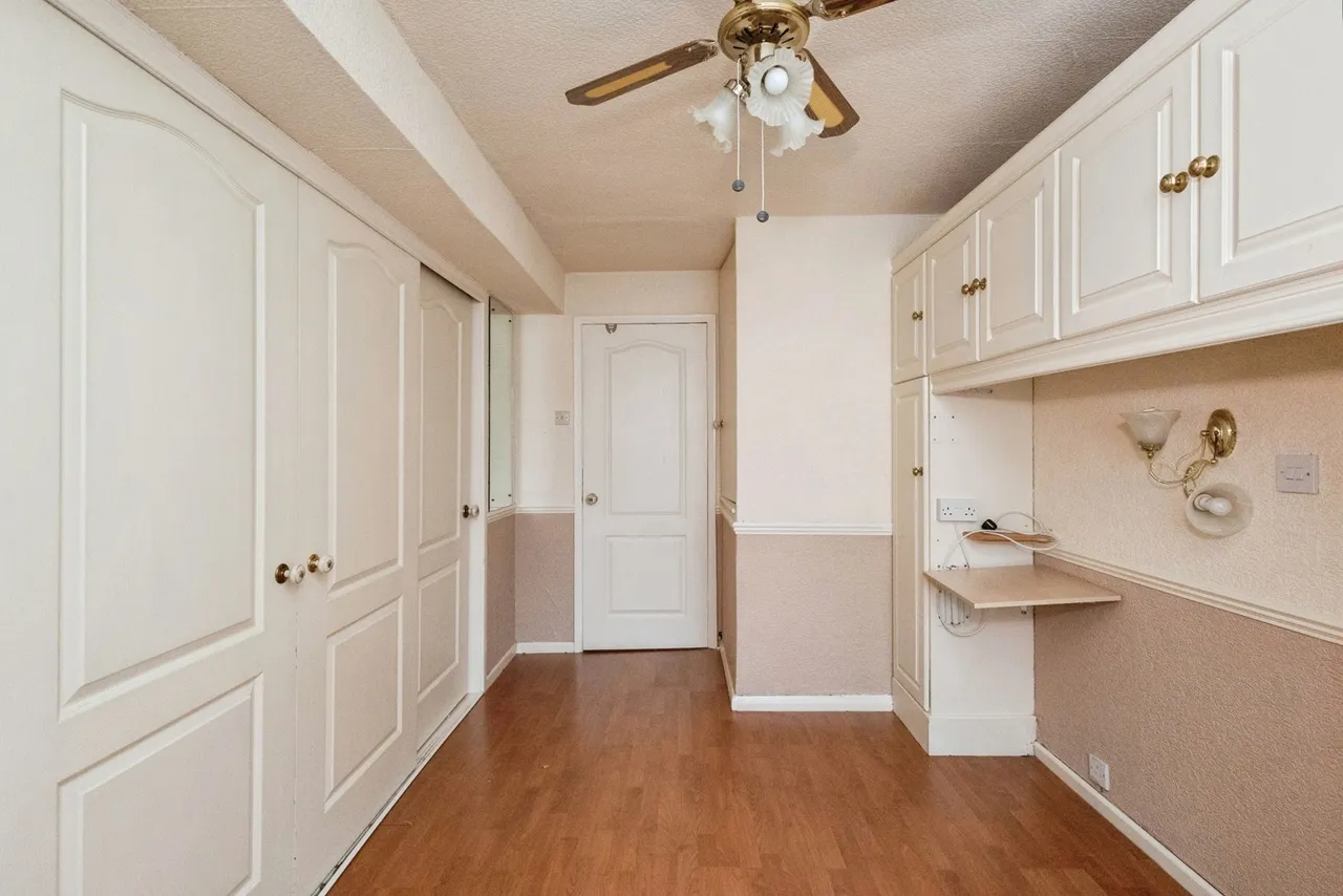 Everest Road, Hyde, SK14, photo 14