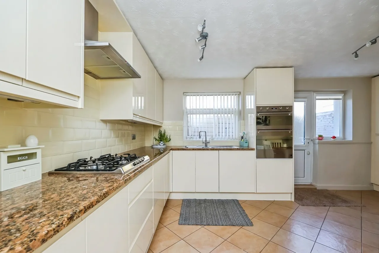 Manesty Crescent, Clifton, Nottingham, NG11, photo 2