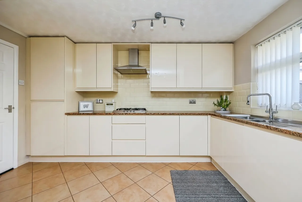 Manesty Crescent, Clifton, Nottingham, NG11, photo 8