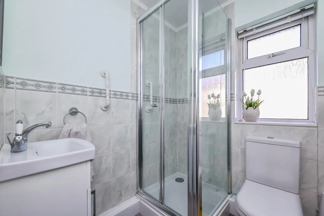 Manesty Crescent, Clifton, Nottingham, NG11, photo 4