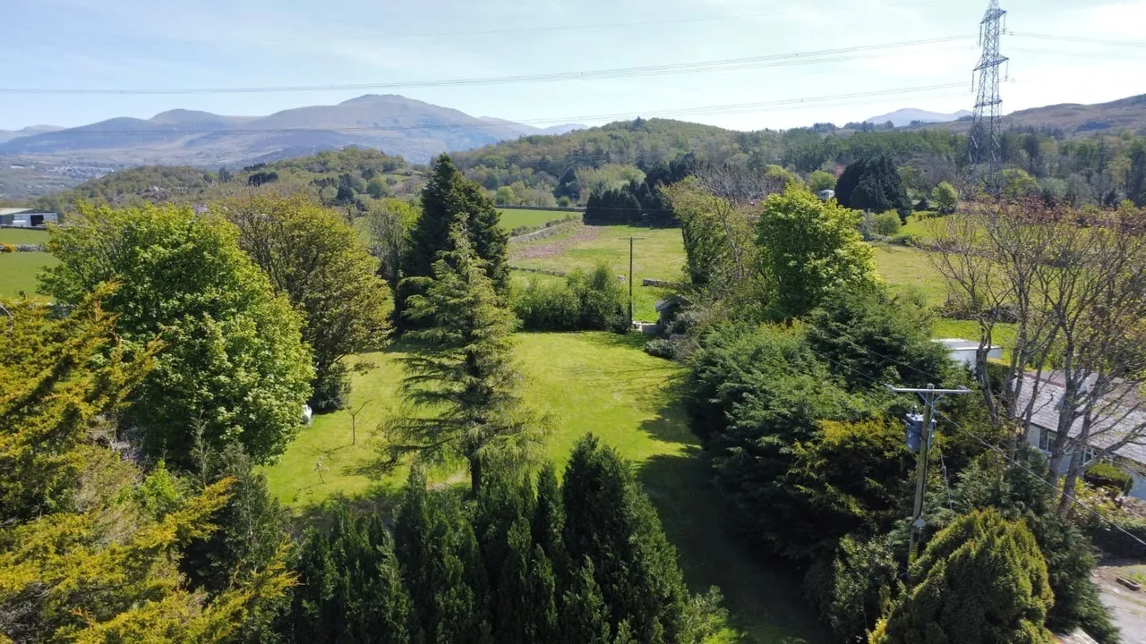 Llanrug, Caernarfon, LL55, photo 25