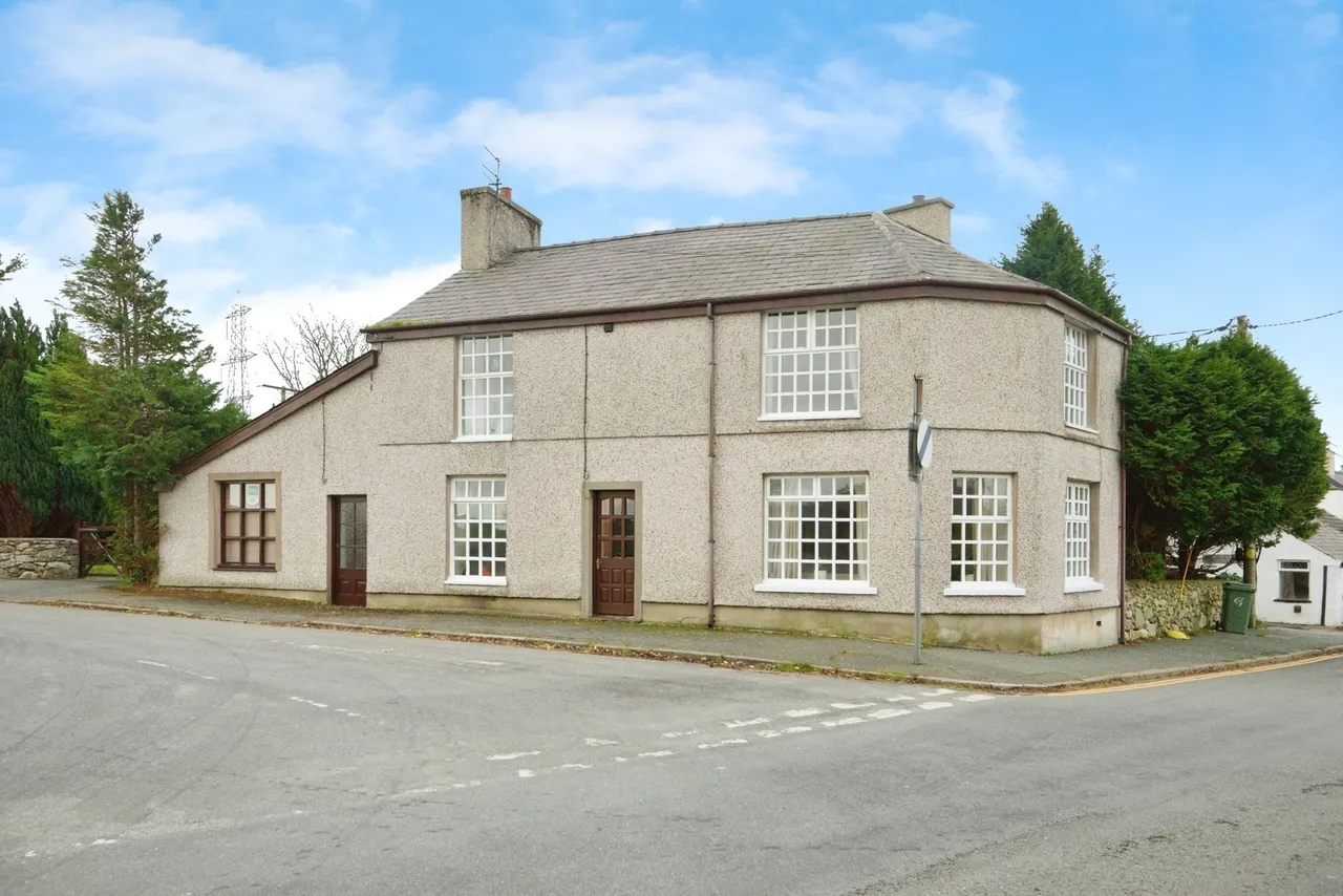 3 bed house for sale, Llanrug, Caernarfon, LL55