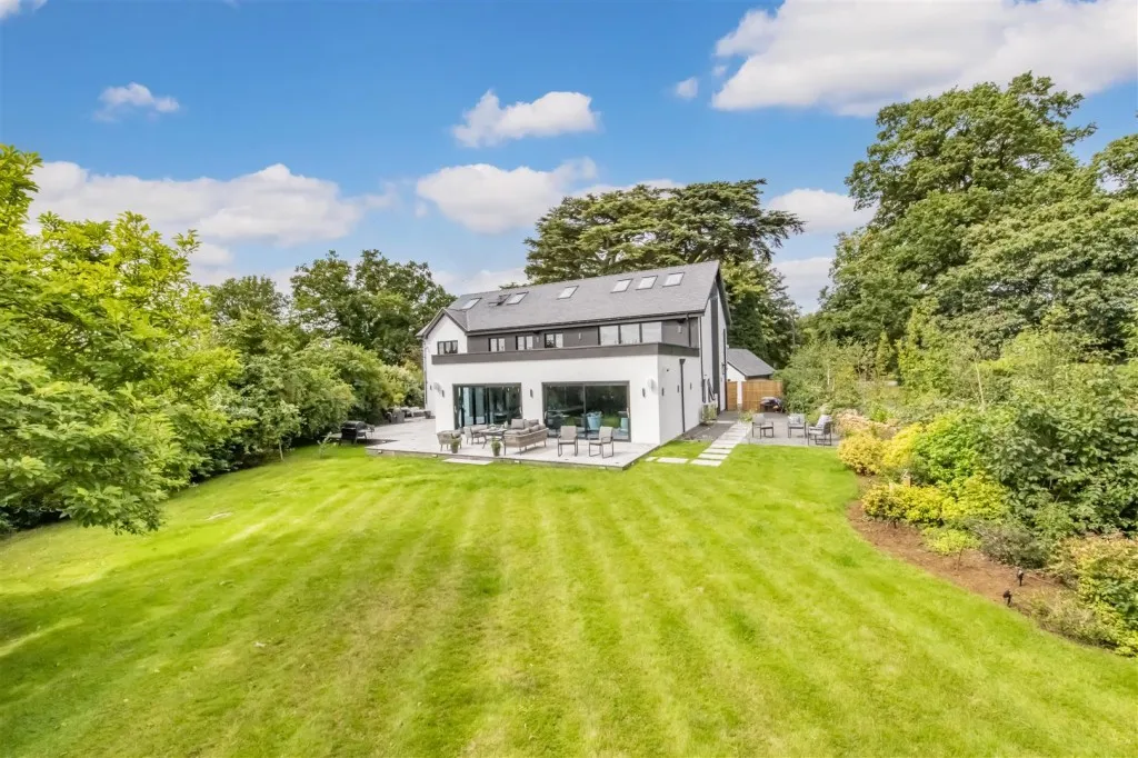 The Avenue, Overstone, photo 6