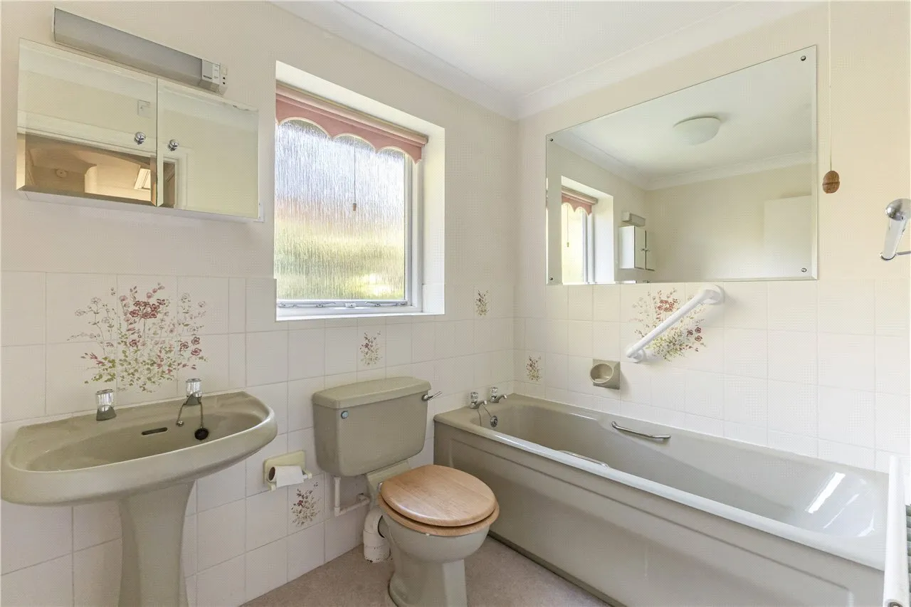 Waterford Close, Lymington, SO41, photo 15