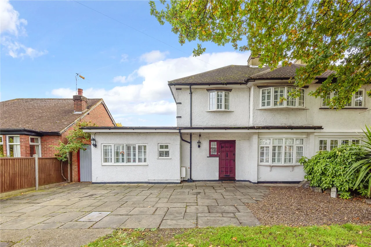 3 bed house for sale — Oak Avenue, Hampton, TW12 3NP