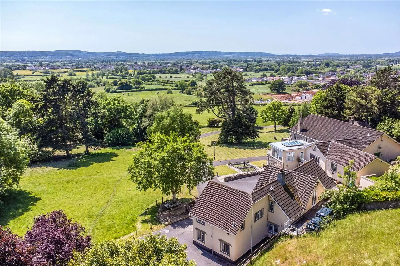 Wrington Road, Congresbury, North Somerset, BS49 5AN, photo 2