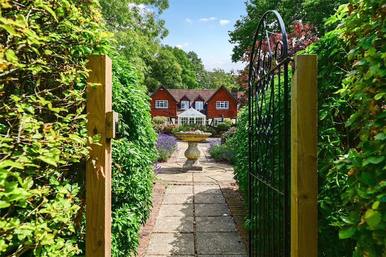 White Horse Lane, Finchampstead, Wokingham, Berkshire, RG40, photo 5