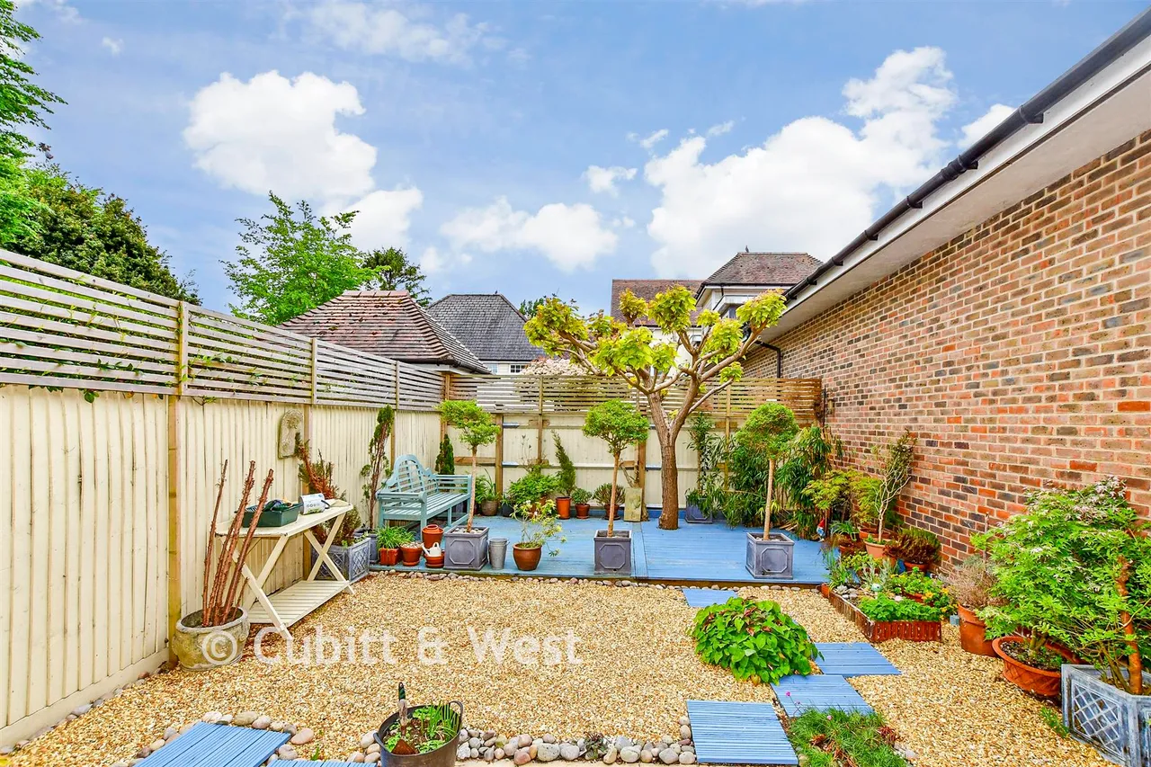 Pears Grove, Southbourne, PO10, photo 12