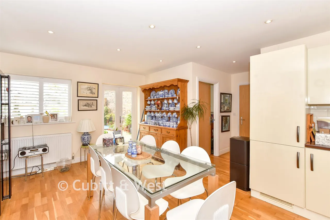 Pears Grove, Southbourne, PO10, photo 4