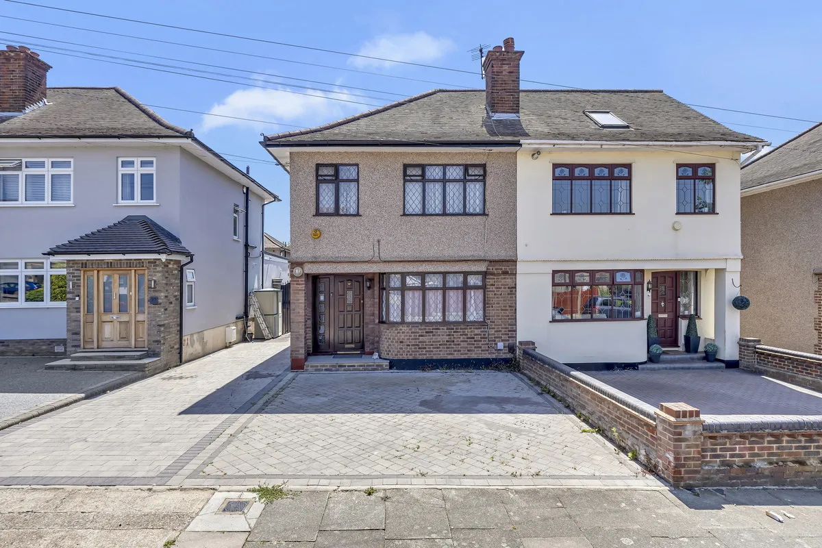 3 bed house for sale, Victoria Avenue, Romford, RM5