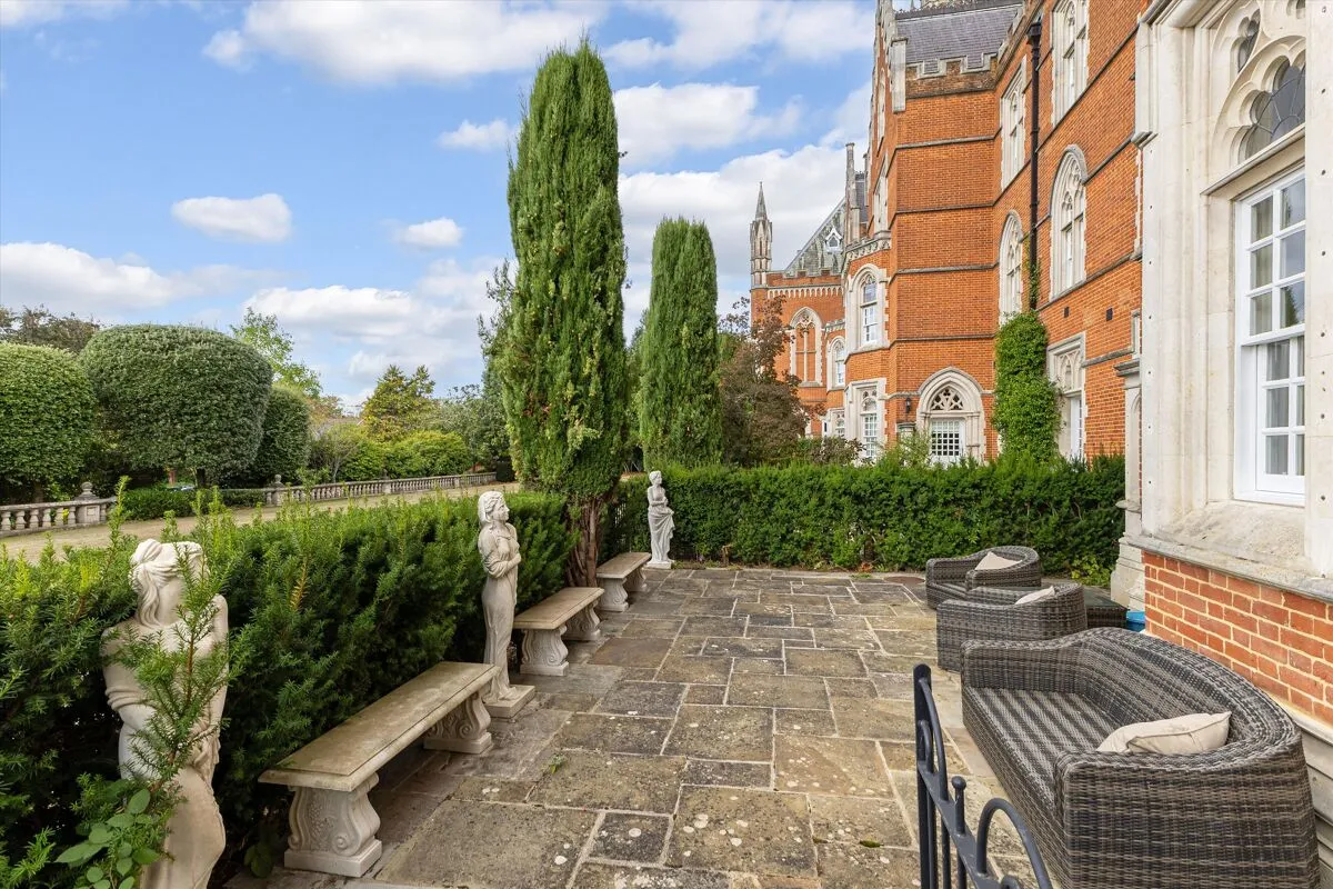 Holloway Drive, Virginia Water, GU25, photo 16