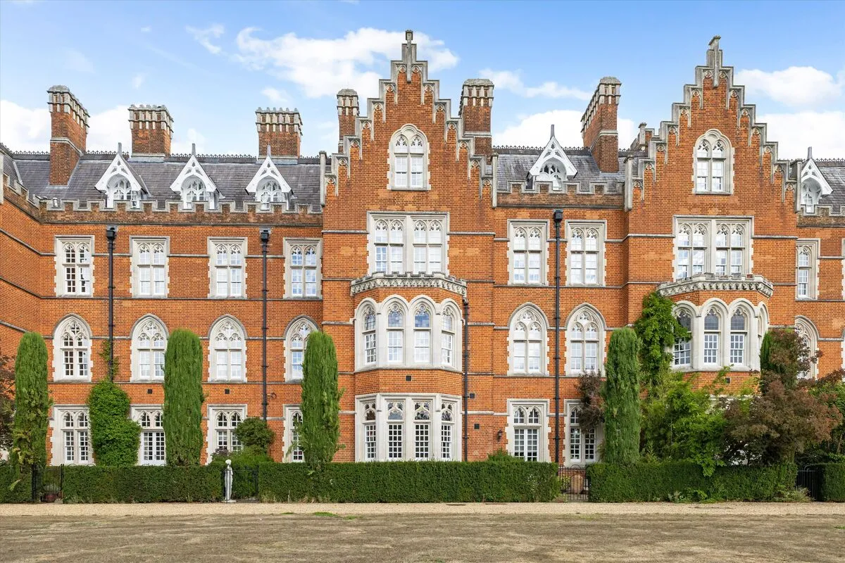 Holloway Drive, Virginia Water, GU25, photo 19