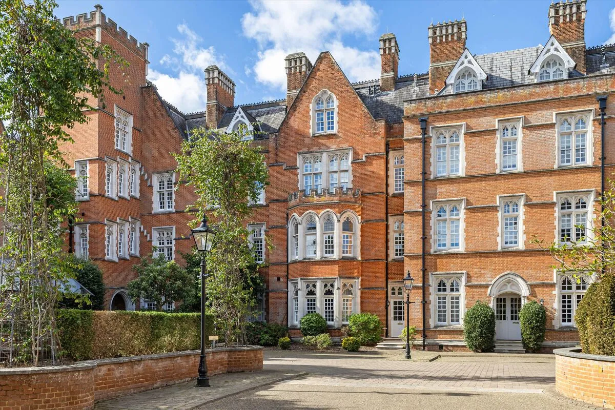 6 bed house for sale, Holloway Drive, Virginia Water, GU25