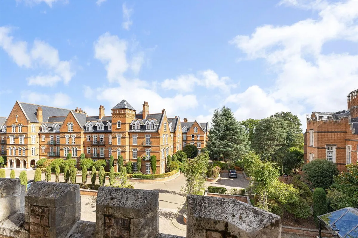 Holloway Drive, Virginia Water, GU25, photo 17
